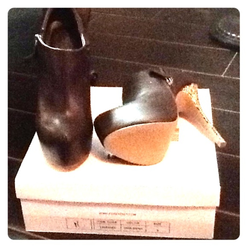 New with Box Brown heels. Size 7